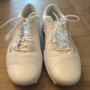 Golf shoes